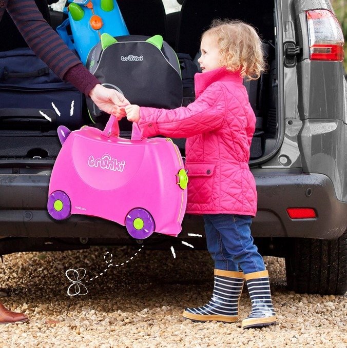 glowne-jezdzaca-walizeczka-trunki